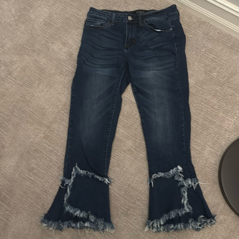 Judy Blue Crop Flared Fit Size 7/28
Adorable flare leg. Just so cute!